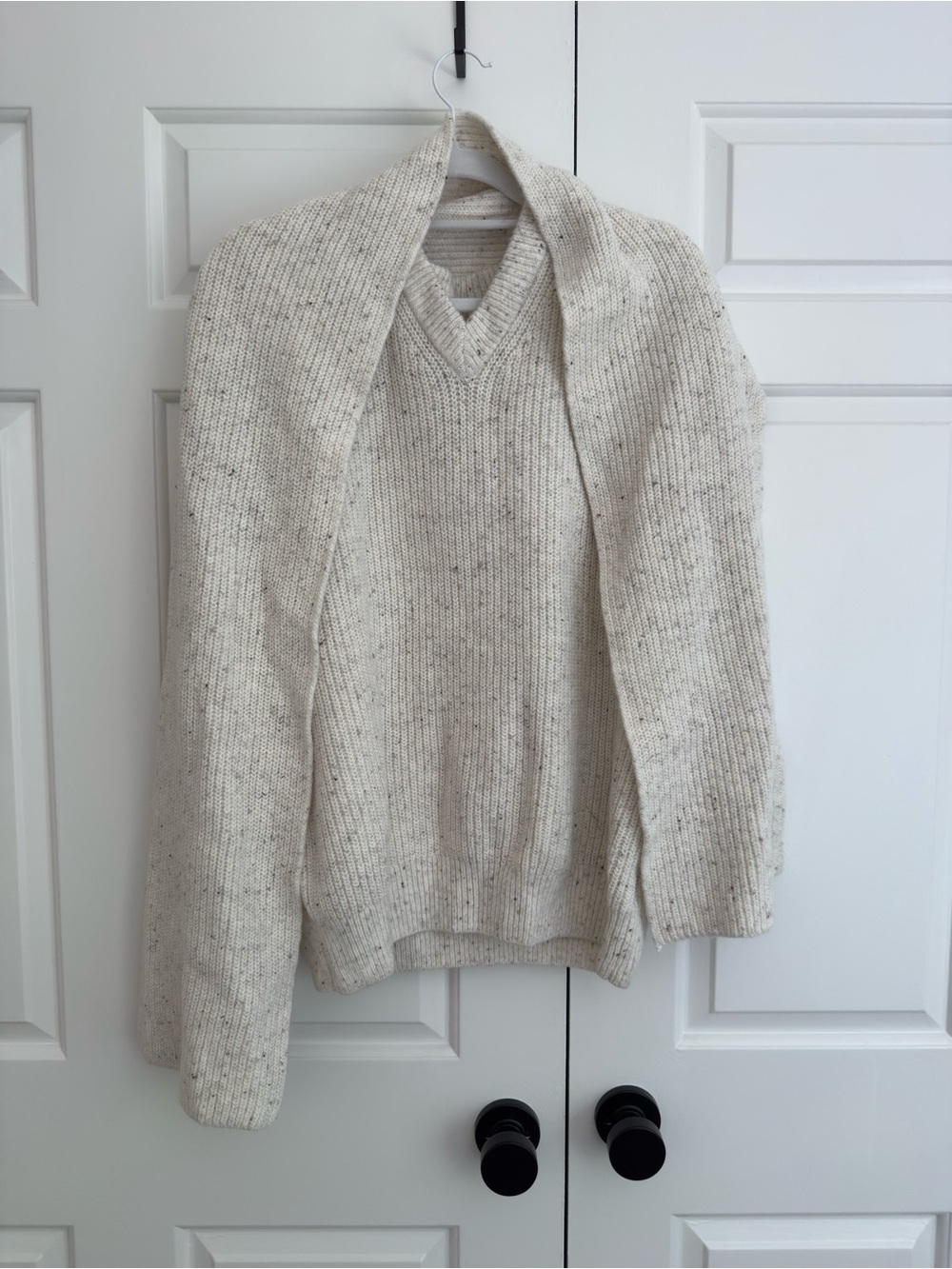 H&M Cream Speckled V-Neck Sweater